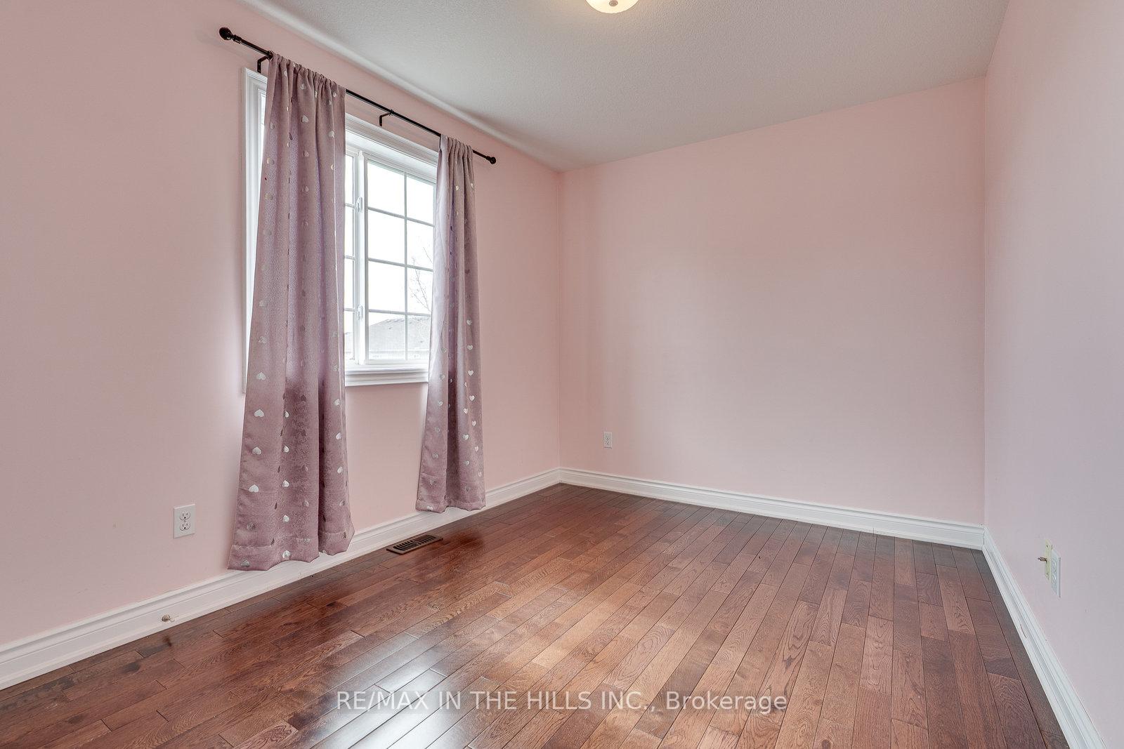 Photo 24 of 12 James Arnott Crescent, Orangeville — HOMEH