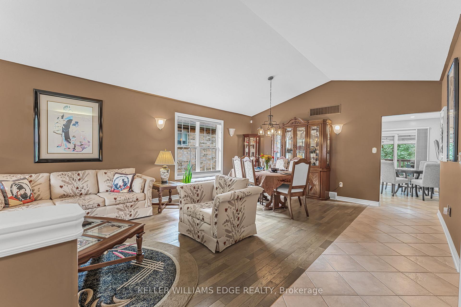 Photo 5 of 8 Oakridge Boulevard, Pelham, Fonthill — HOMEH