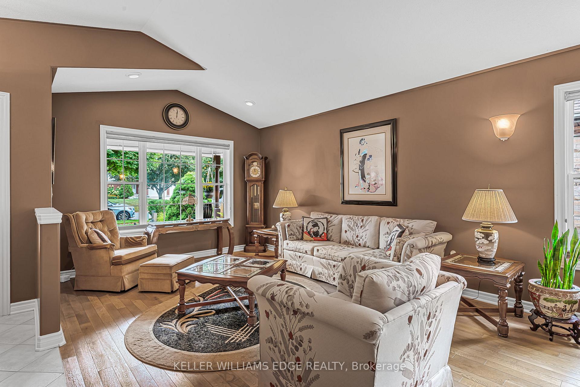 Photo 6 of 8 Oakridge Boulevard, Pelham, Fonthill — HOMEH