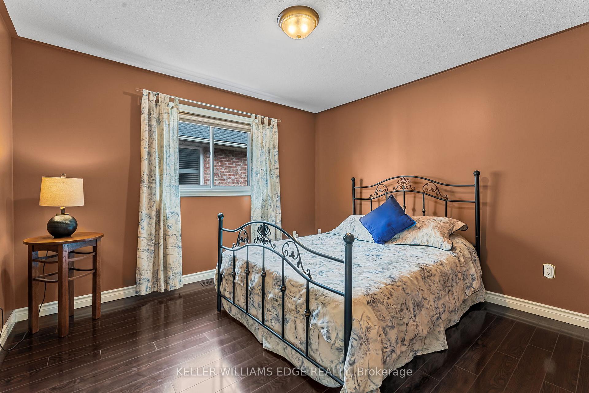 Photo 15 of 8 Oakridge Boulevard, Pelham, Fonthill — HOMEH