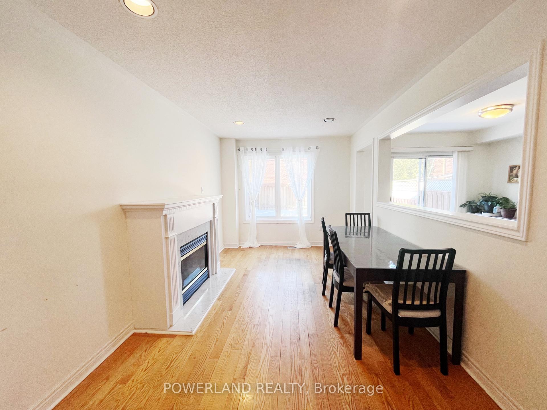 Photo 2 of 186 Sunway Square, Markham, Raymerville — HOMEH