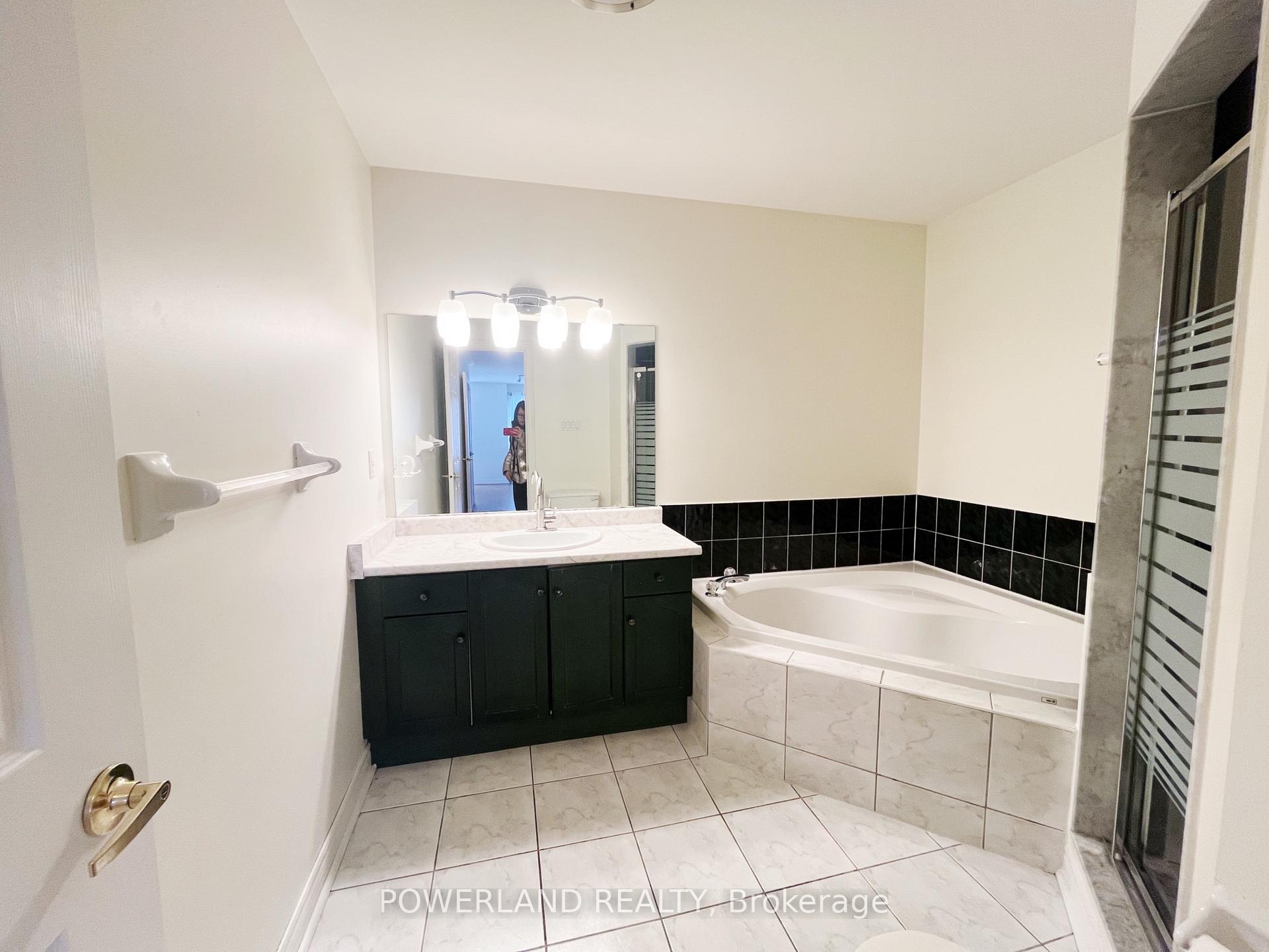 Photo 12 of 186 Sunway Square, Markham, Raymerville — HOMEH