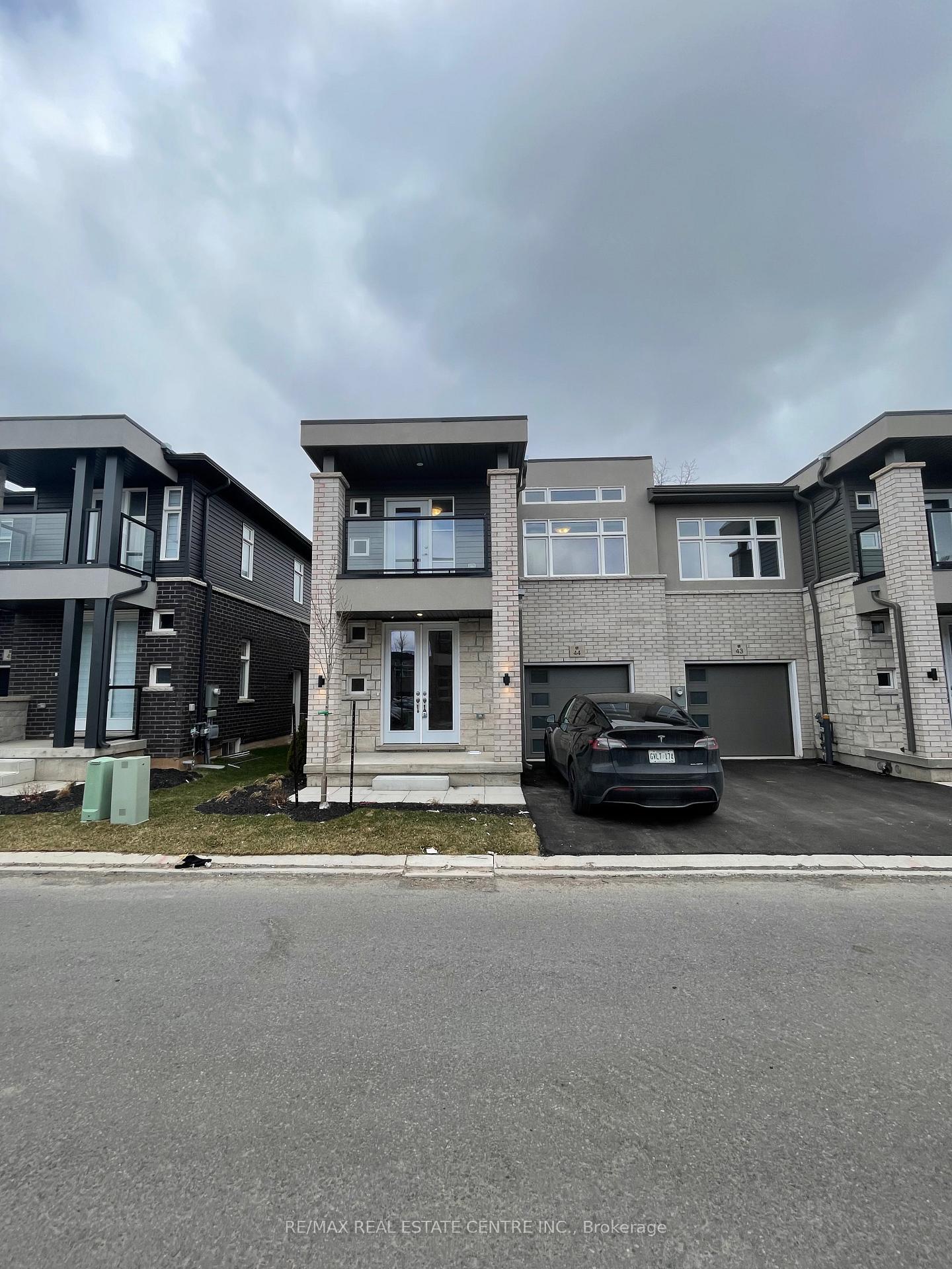 Photo 1 of Unit 44, 5672 Dorchester Road, Niagara Falls, Hospital — HOMEH