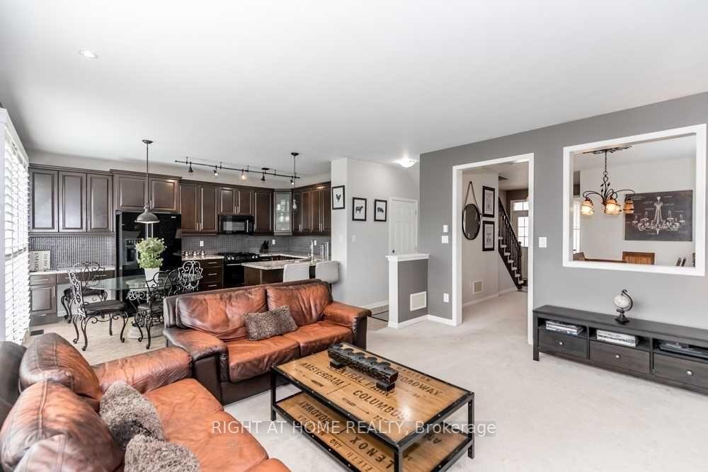 Photo 5 of 69 Callander Crescent, New Tecumseth, Alliston — HOMEH