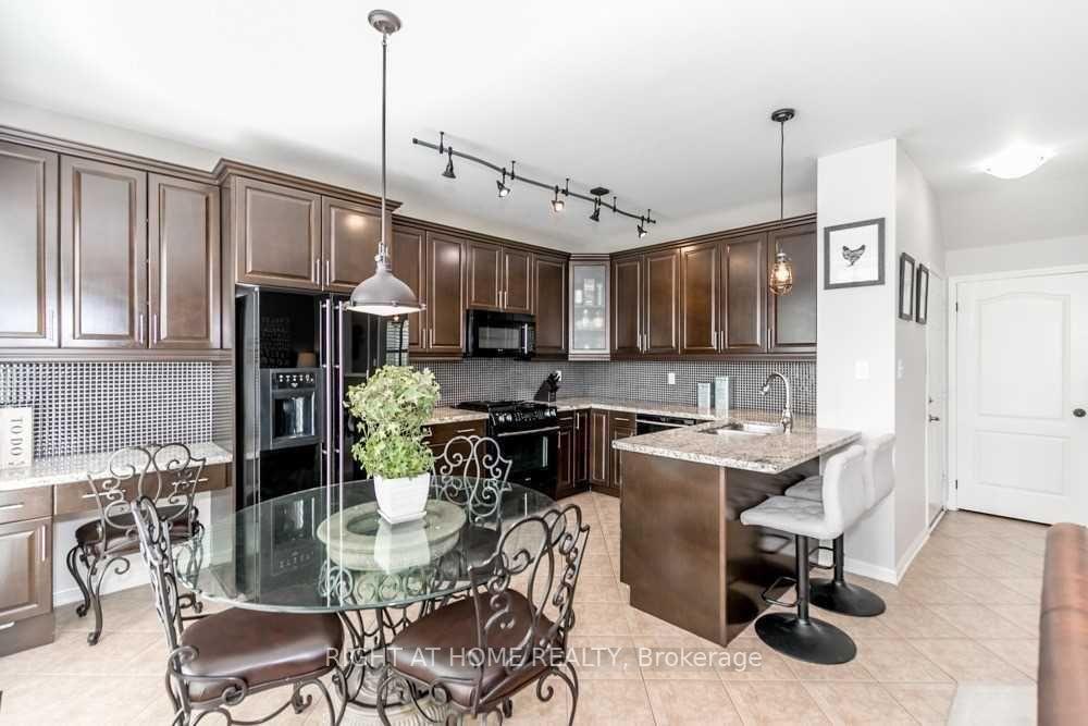 Photo 6 of 69 Callander Crescent, New Tecumseth, Alliston — HOMEH