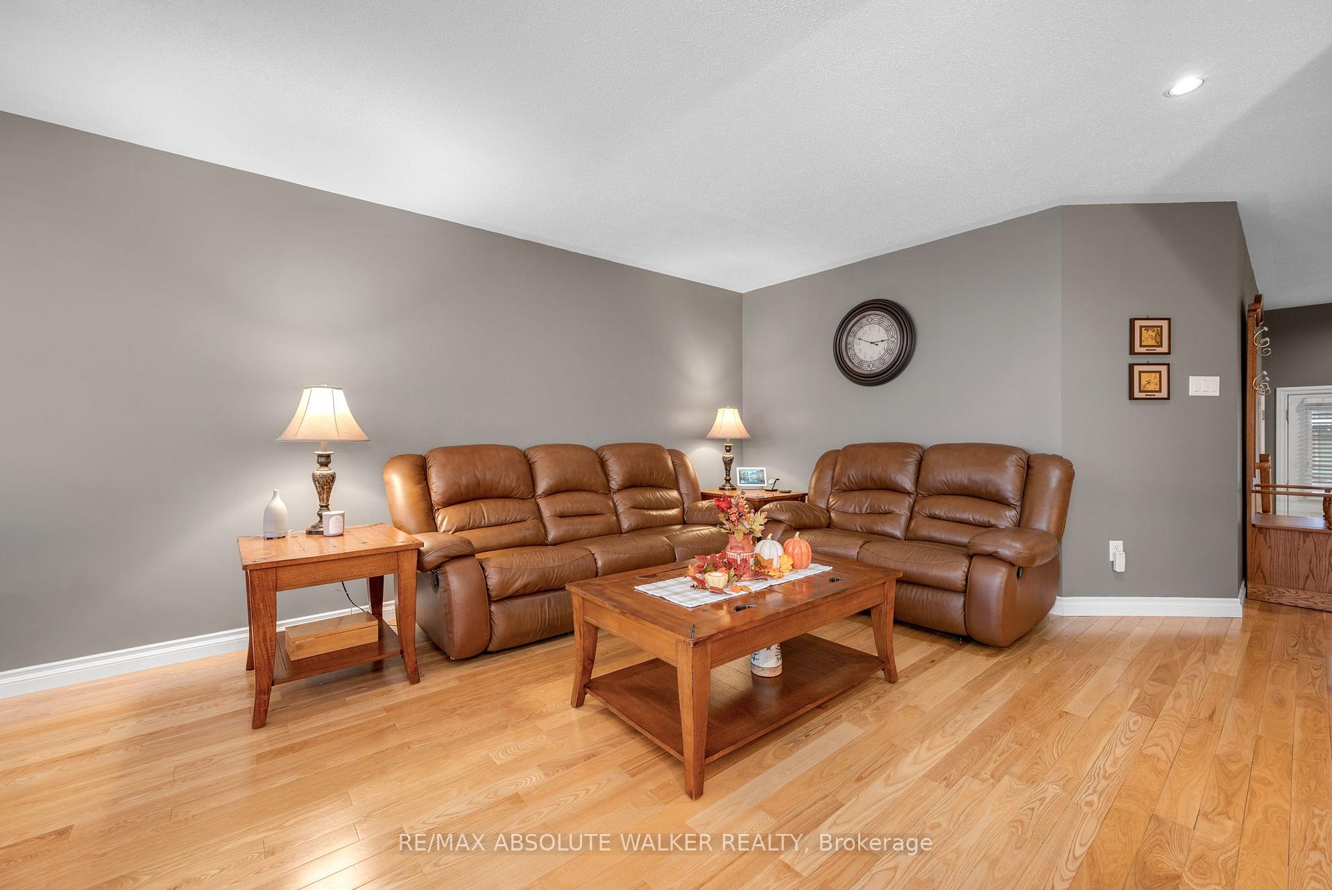 Photo 11 of 713 Carmella Crescent, Ottawa, Avalon East — HOMEH
