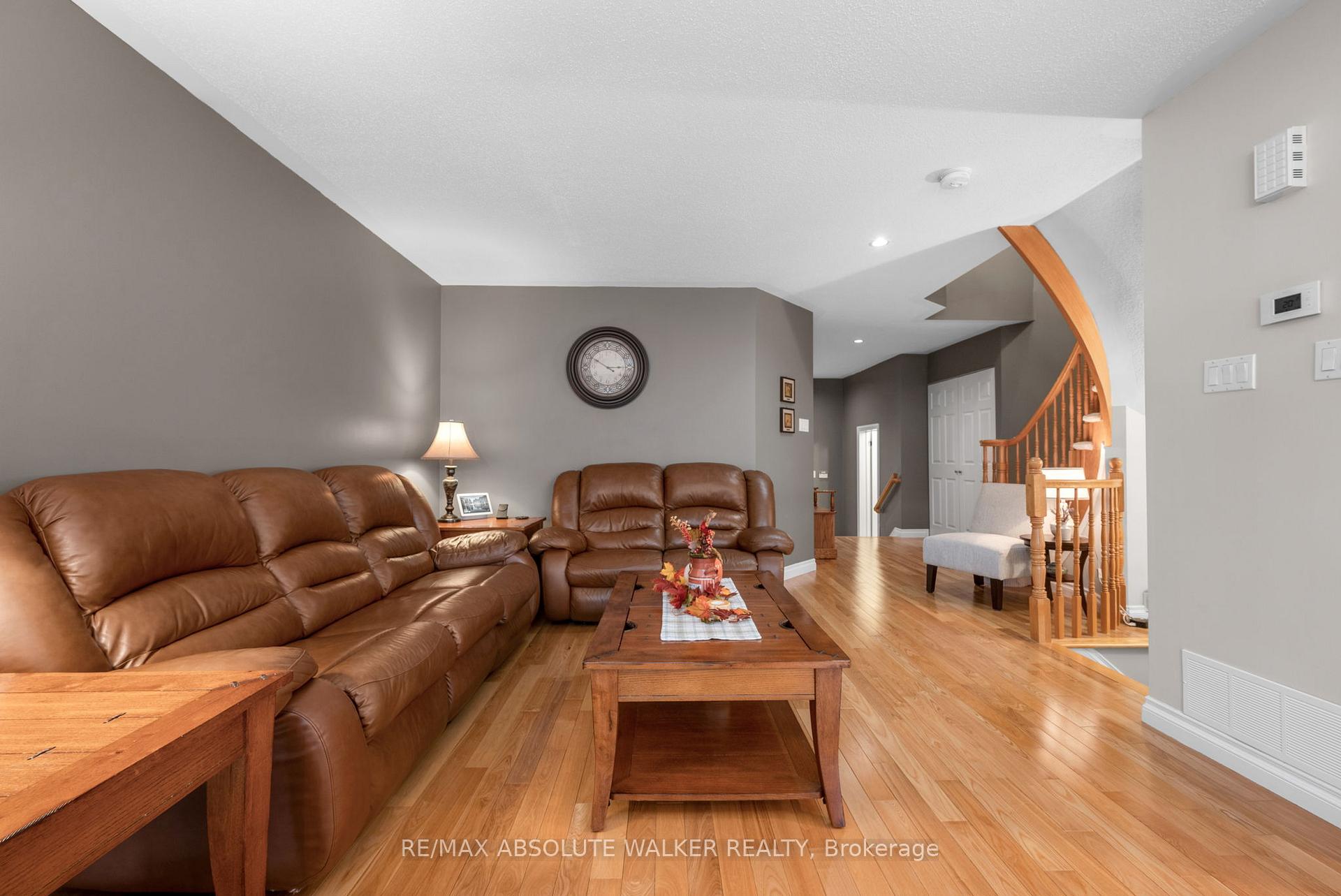 Photo 12 of 713 Carmella Crescent, Ottawa, Avalon East — HOMEH