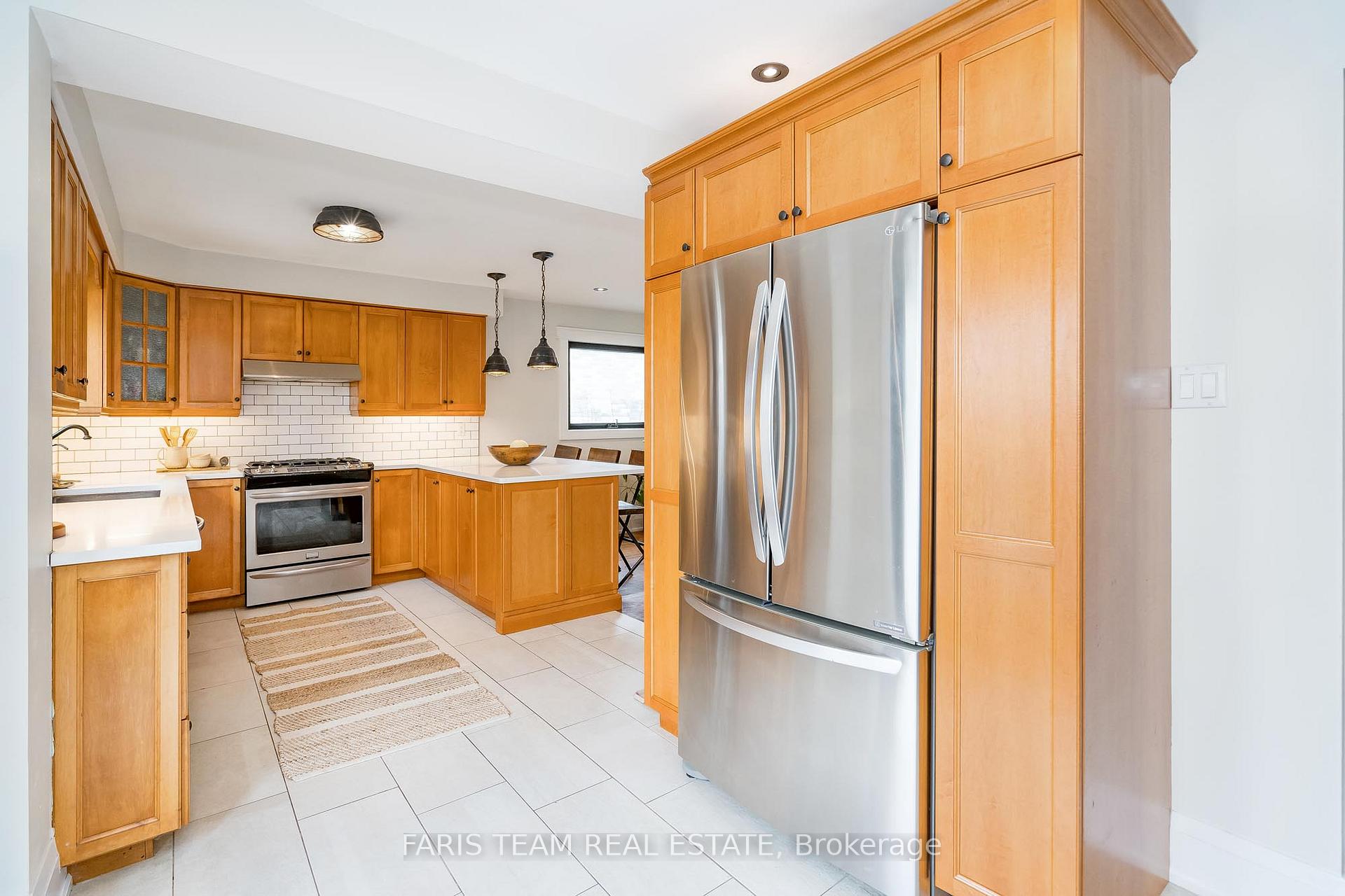 Photo 11 of 261 Edenwood Crescent, Orangeville — HOMEH