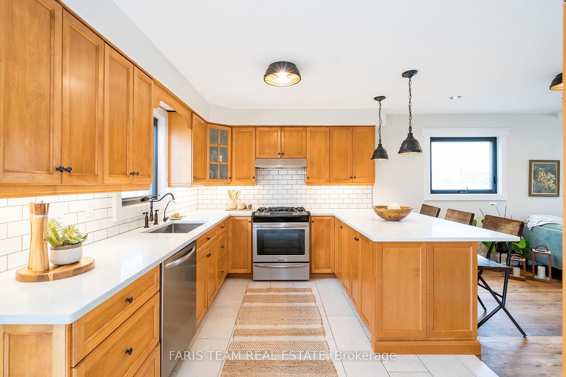 Photo 2 of 261 Edenwood Crescent, Orangeville — HOMEH