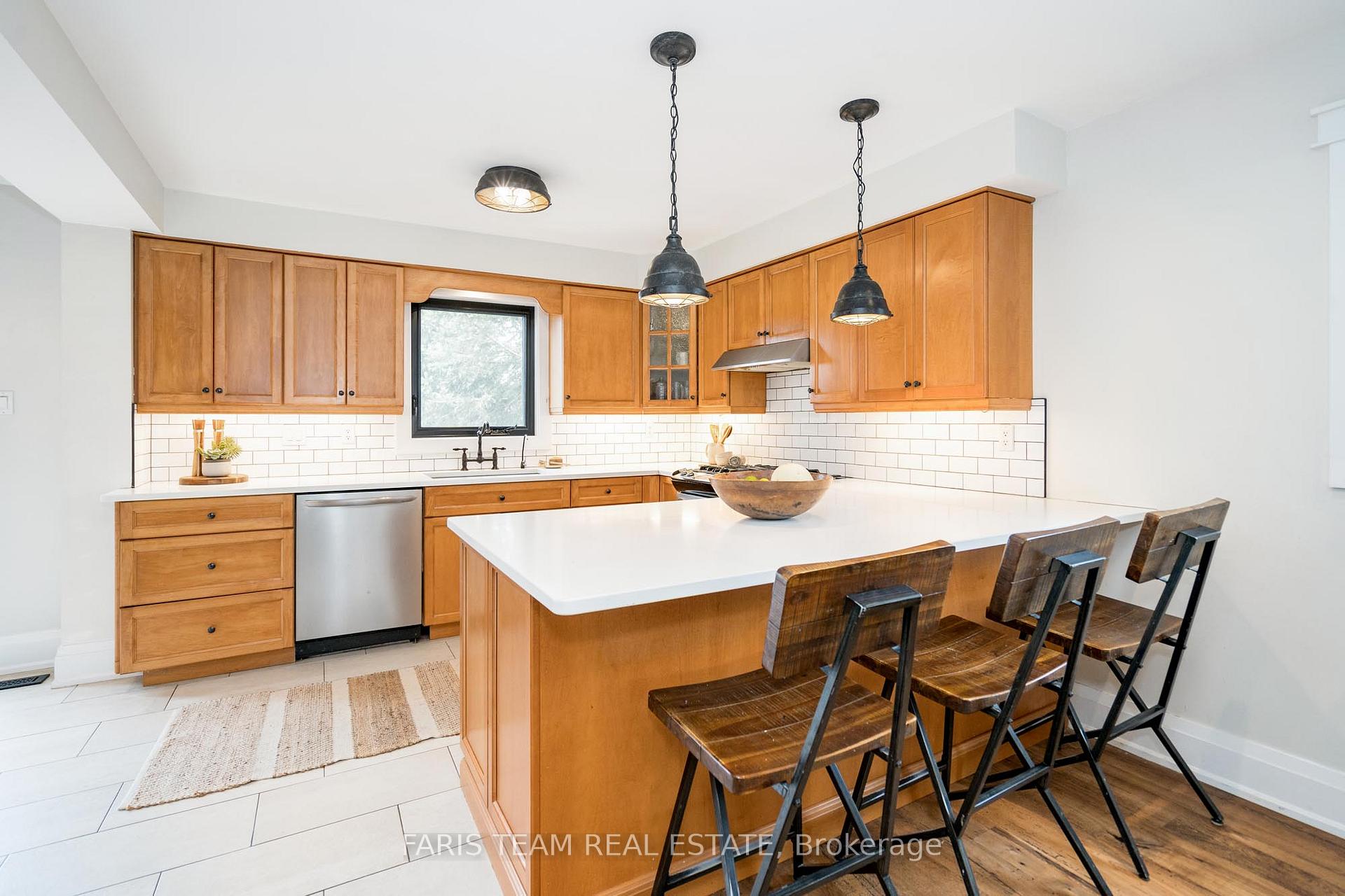 Photo 4 of 261 Edenwood Crescent, Orangeville — HOMEH