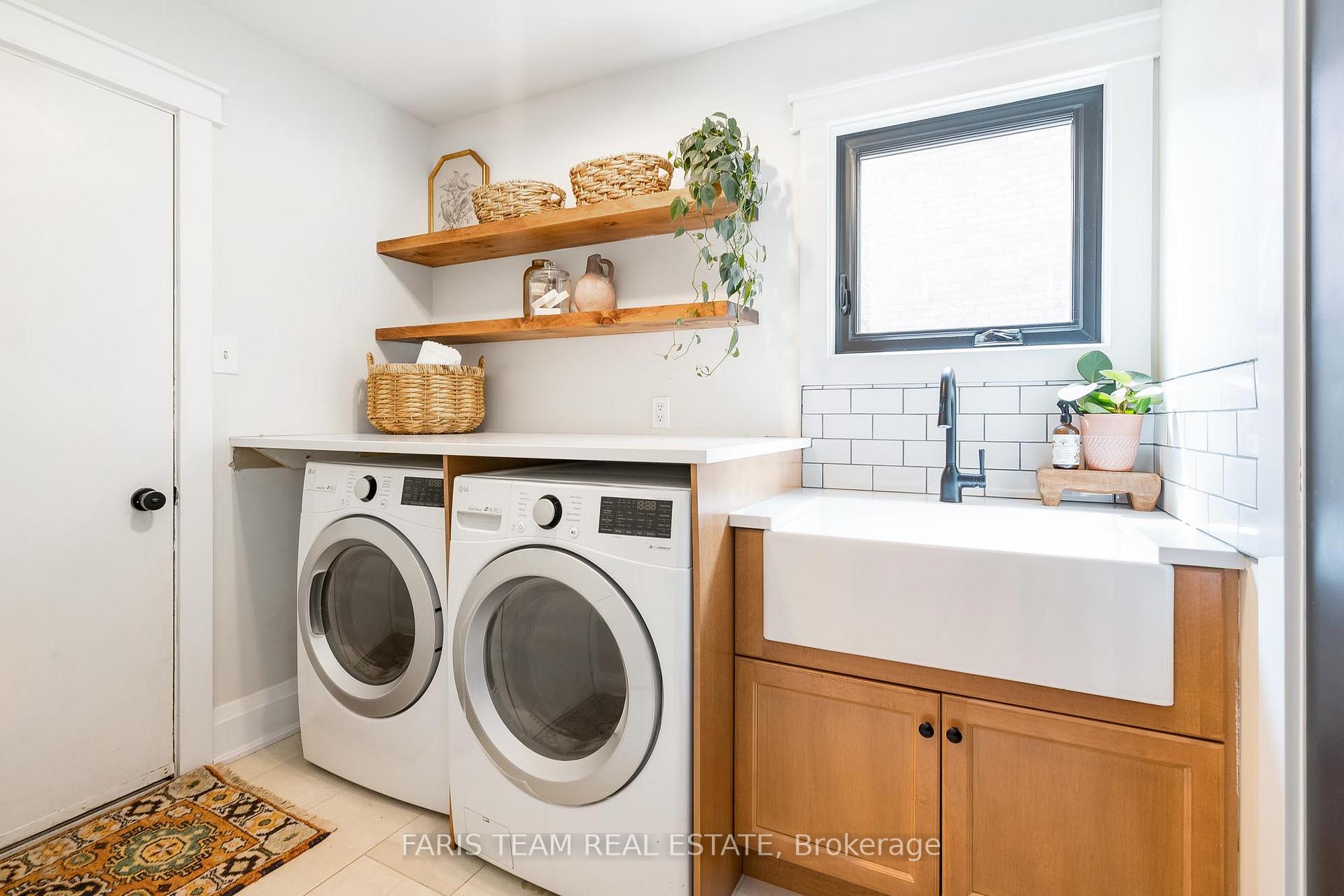 Photo 3 of 261 Edenwood Crescent, Orangeville — HOMEH