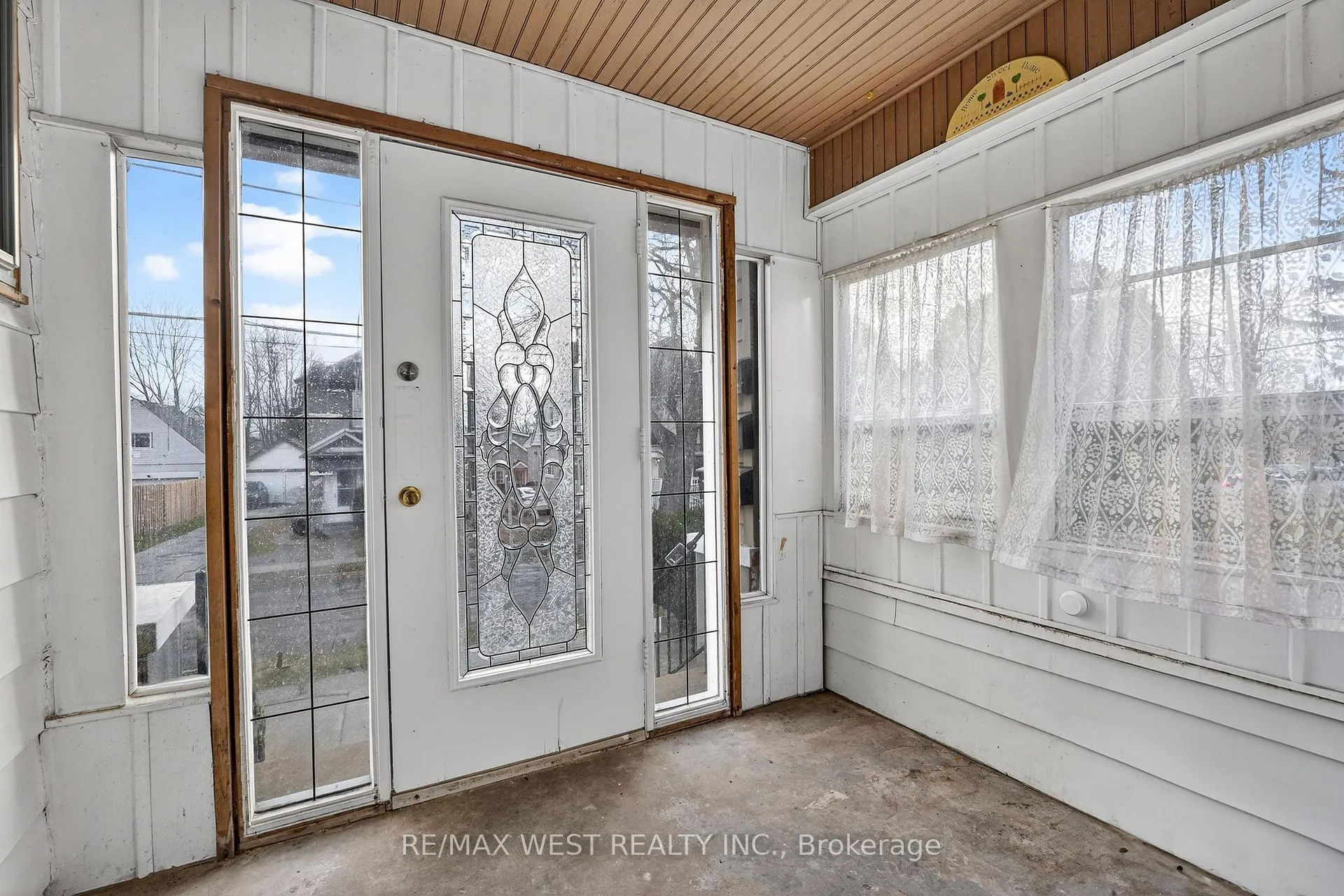 Photo 15 of 6175 Barker Street, Niagara Falls, Dorchester — HOMEH