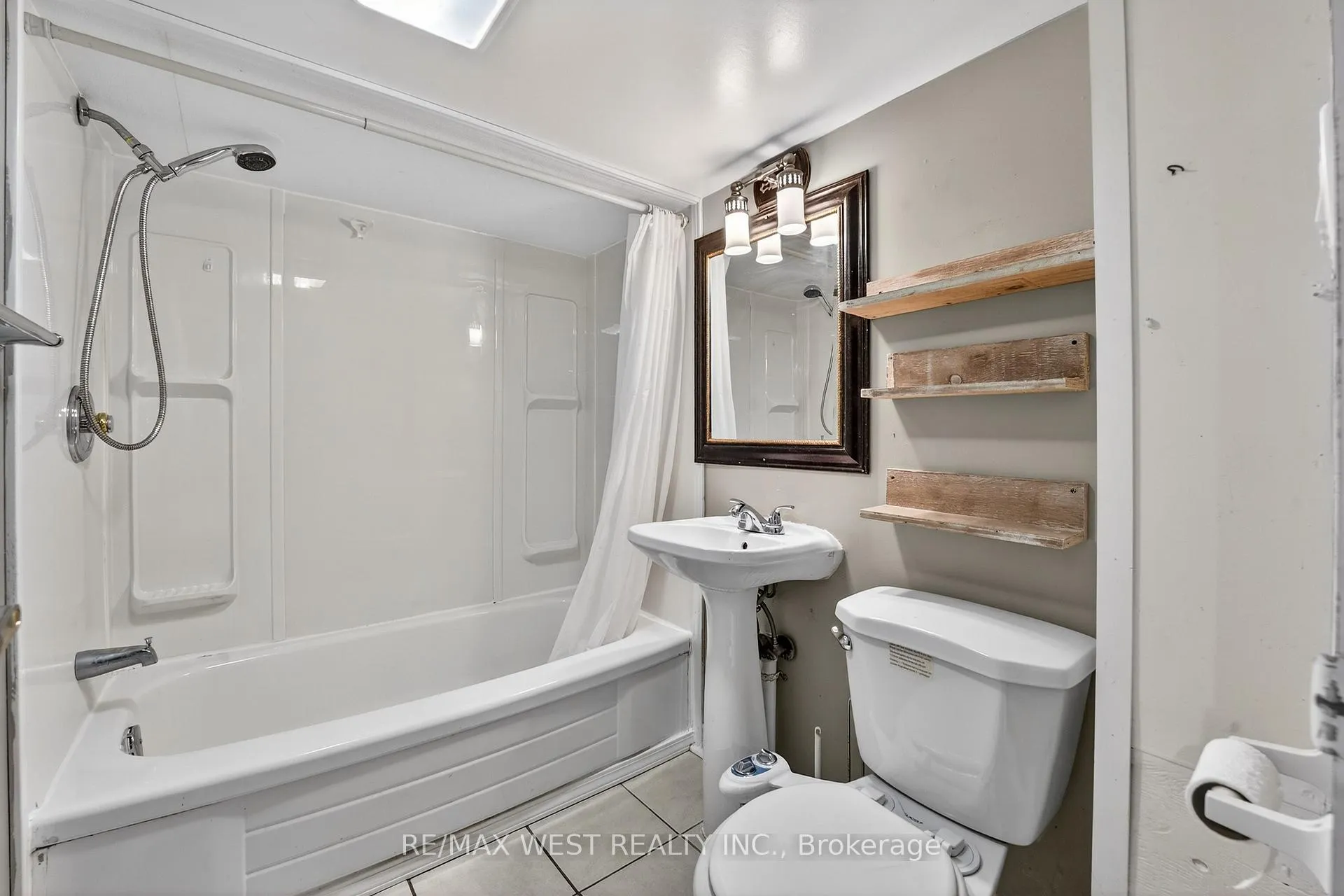 Photo 142 of 6175 Barker Street, Niagara Falls, Dorchester — HOMEH