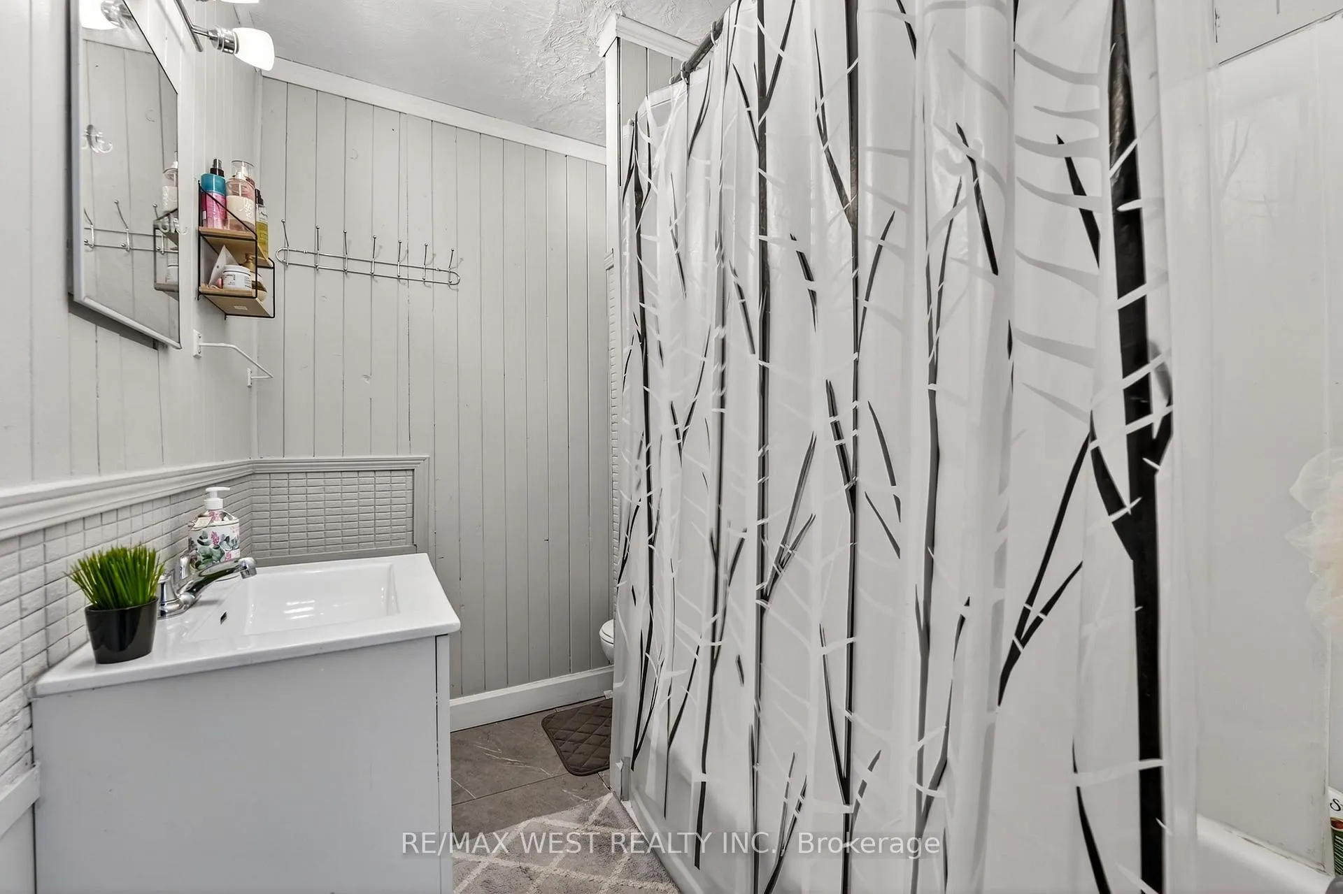 Photo 165 of 6175 Barker Street, Niagara Falls, Dorchester — HOMEH