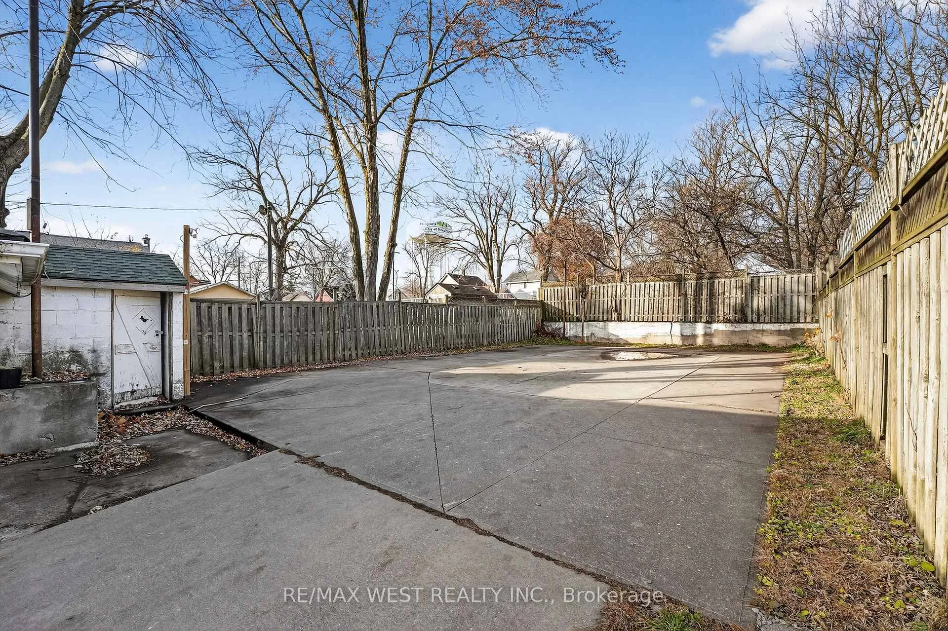 Photo 196 of 6175 Barker Street, Niagara Falls, Dorchester — HOMEH