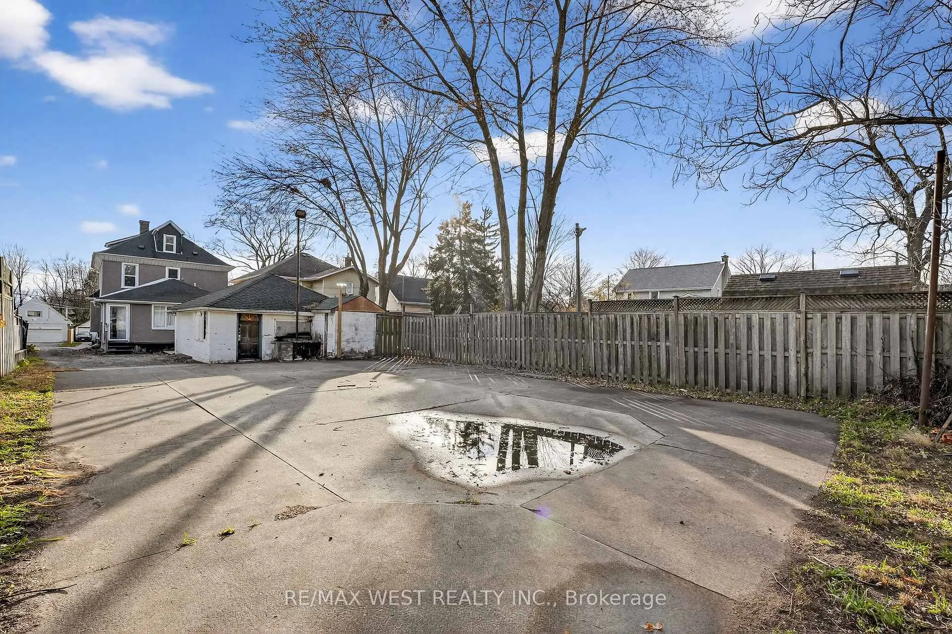 Photo 197 of 6175 Barker Street, Niagara Falls, Dorchester — HOMEH