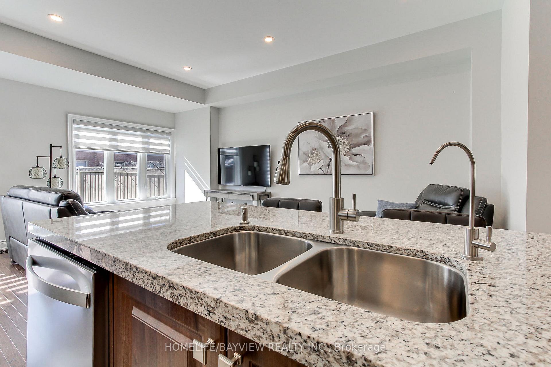 Photo 12 of 37 Arnold Crescent, New Tecumseth, Alliston — HOMEH