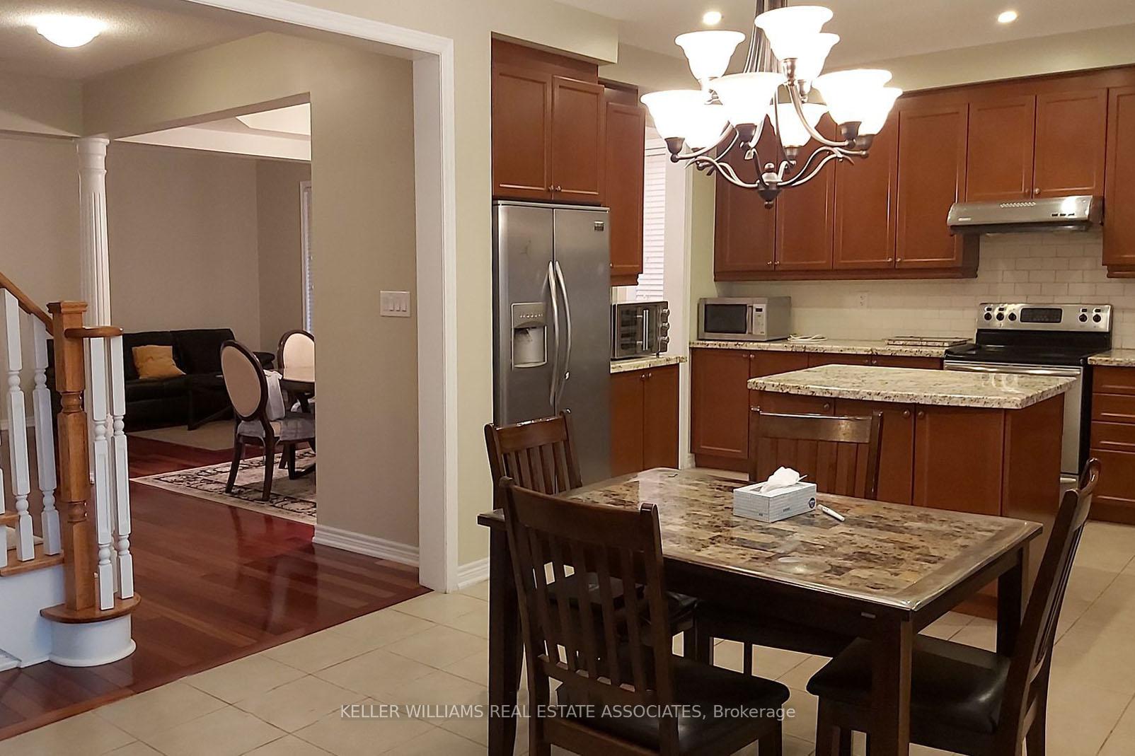 Photo 4 of 111 Geddington Crescent, Markham, Box Grove — HOMEH