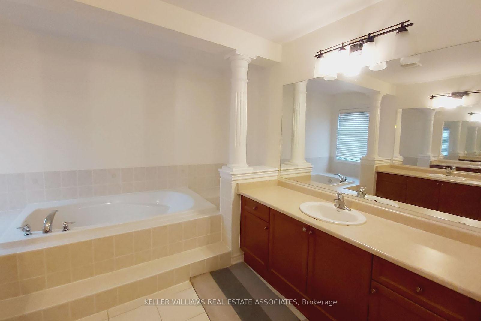 Photo 13 of 111 Geddington Crescent, Markham, Box Grove — HOMEH
