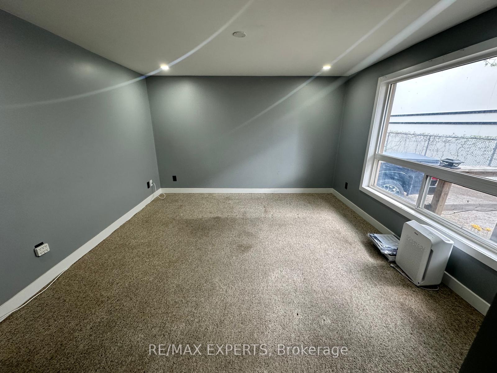 Photo 7 of Unit B, 62 West Street, Orillia — HOMEH