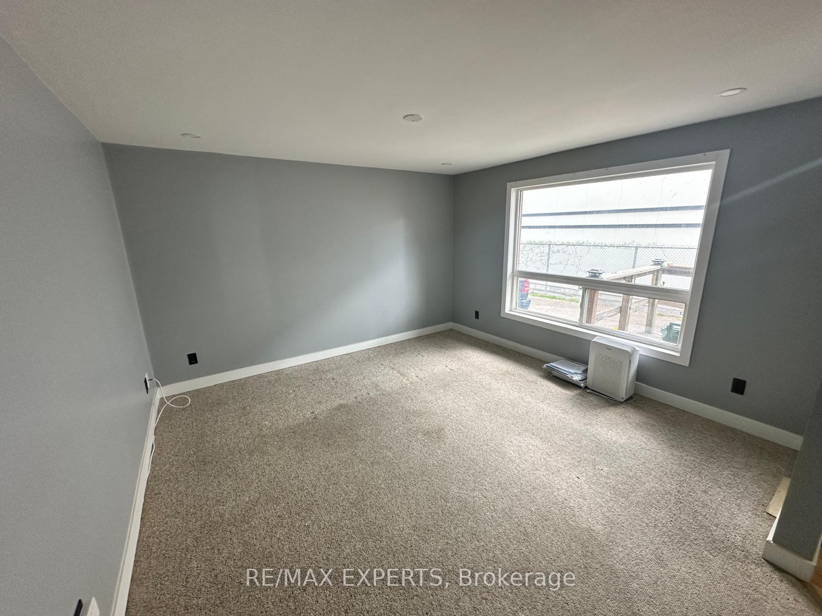 Photo 9 of Unit B, 62 West Street, Orillia — HOMEH