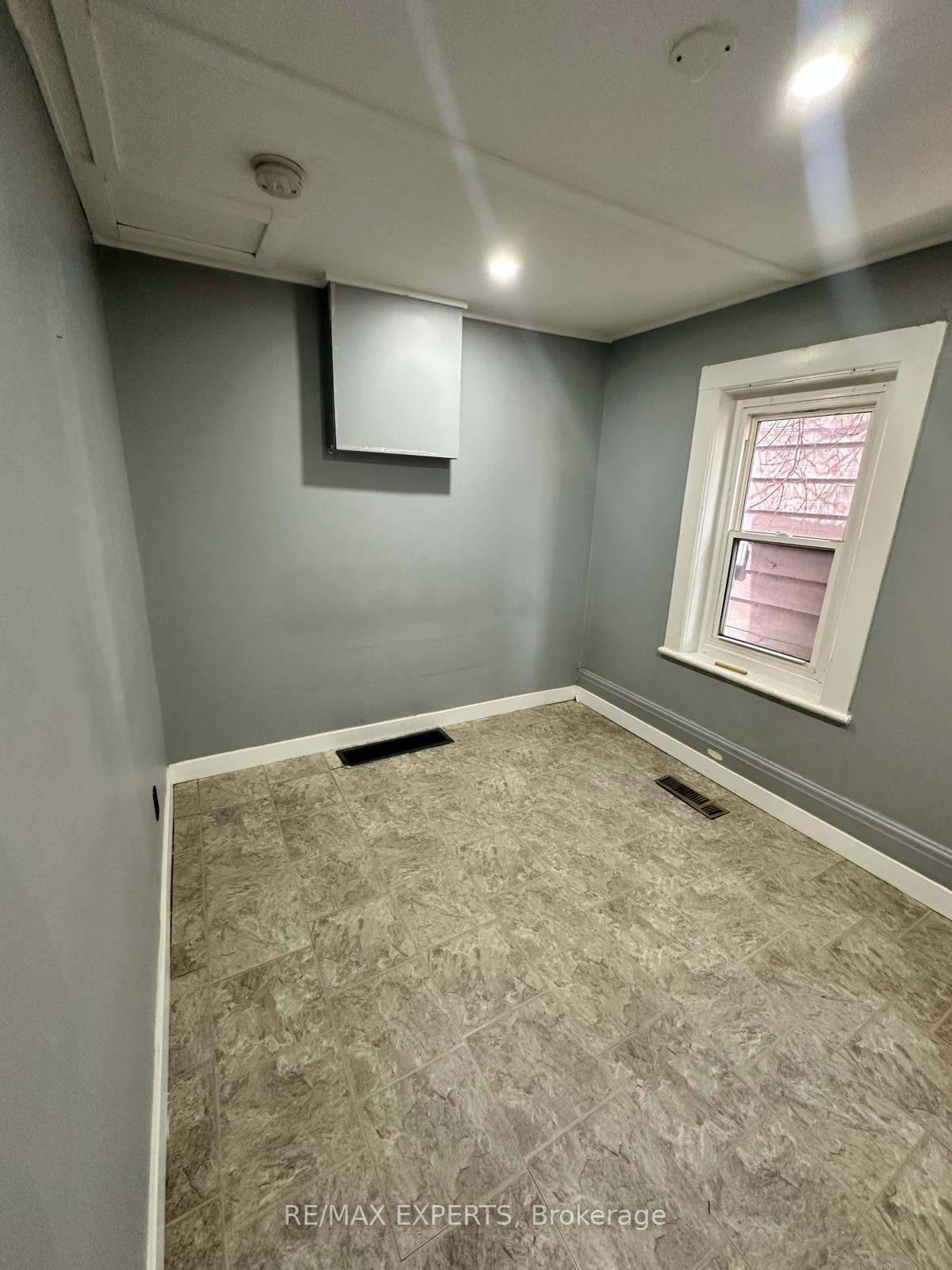 Photo 11 of Unit B, 62 West Street, Orillia — HOMEH
