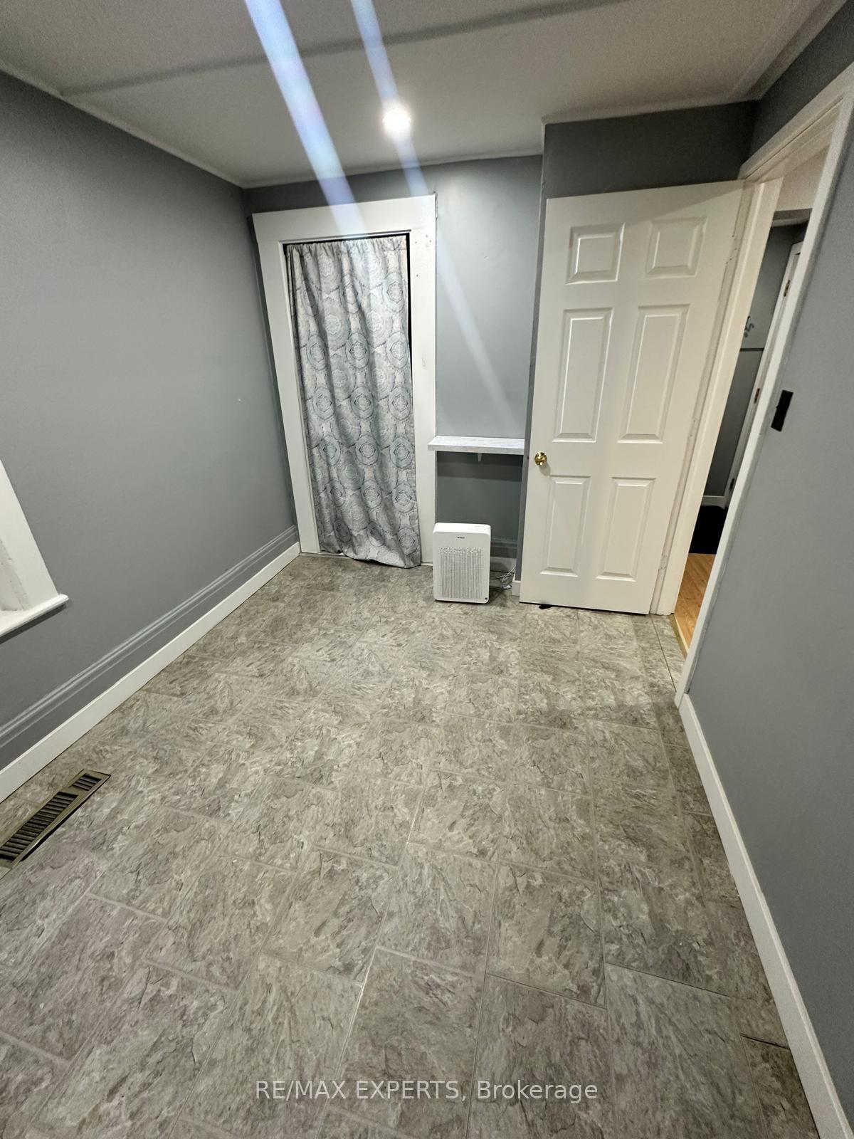 Photo 12 of Unit B, 62 West Street, Orillia — HOMEH