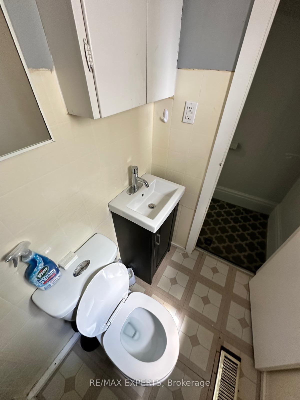 Photo 14 of Unit B, 62 West Street, Orillia — HOMEH