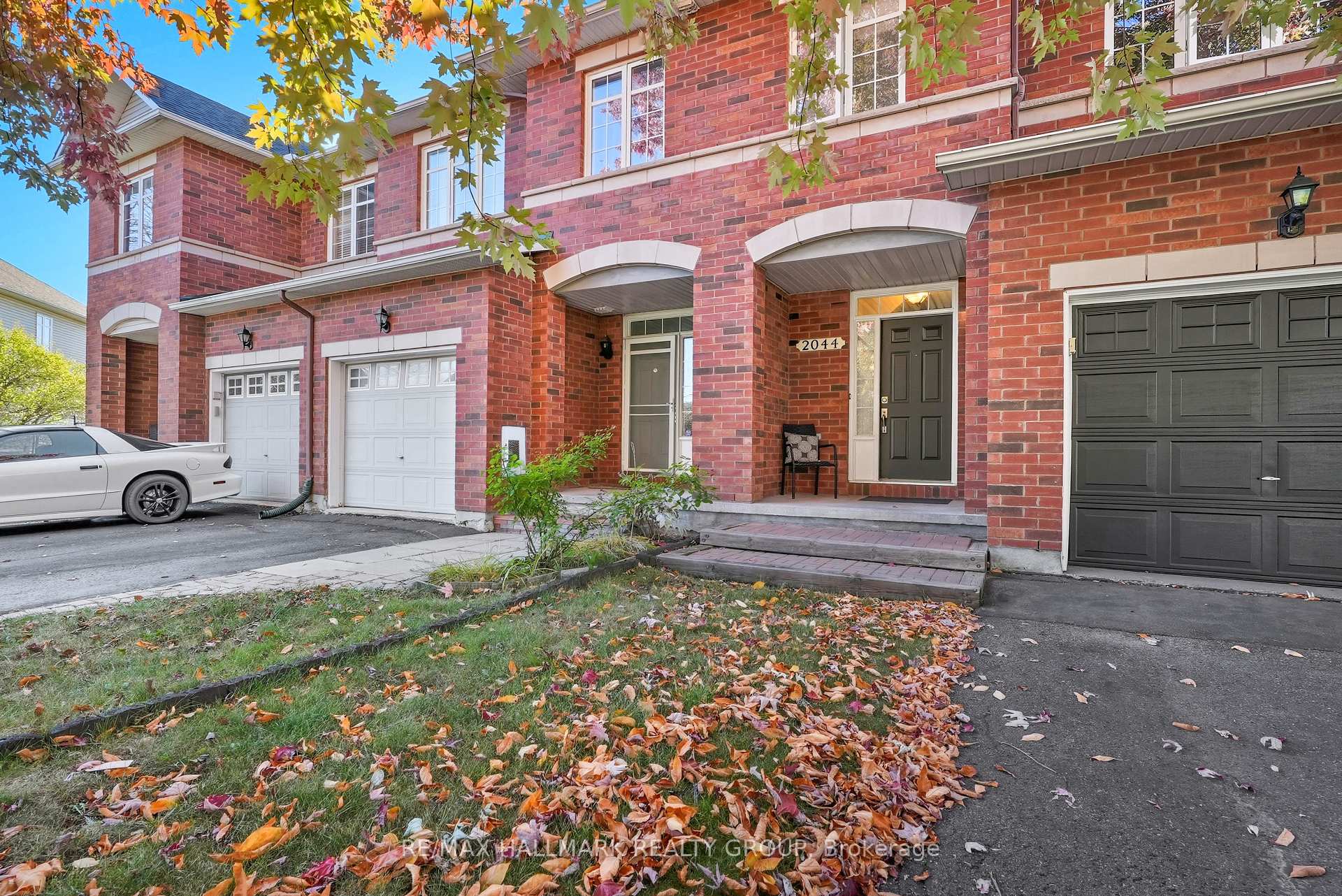 Photo 2 of 2044 Bergamot Circle, Ottawa, Springridge/East Village — HOMEH