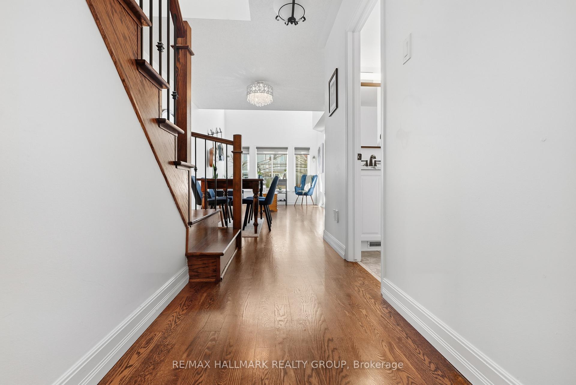 Photo 4 of 2044 Bergamot Circle, Ottawa, Springridge/East Village — HOMEH