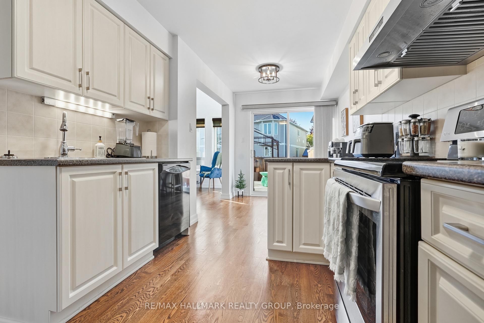 Photo 11 of 2044 Bergamot Circle, Ottawa, Springridge/East Village — HOMEH