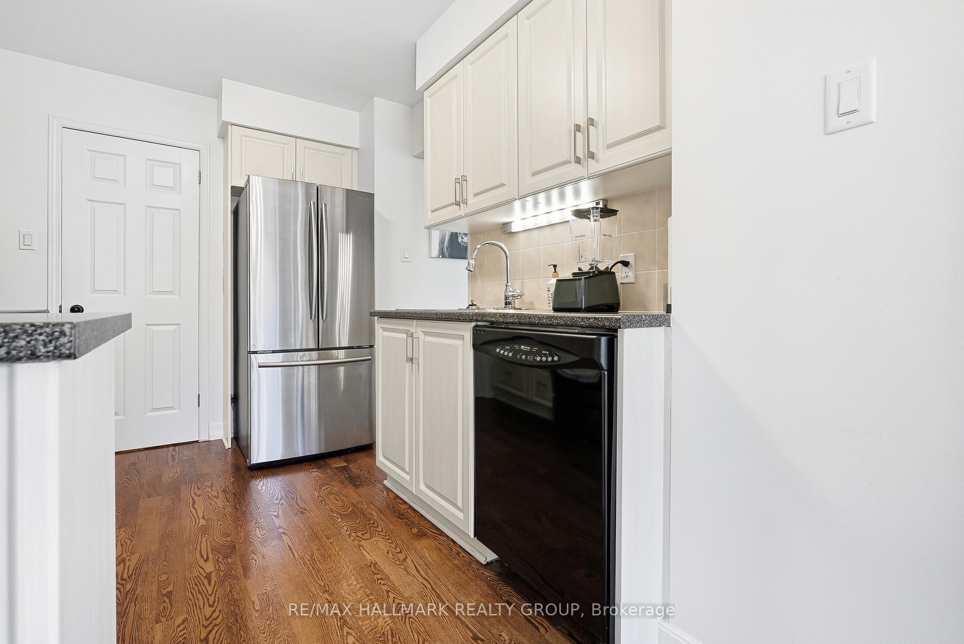 Photo 12 of 2044 Bergamot Circle, Ottawa, Springridge/East Village — HOMEH