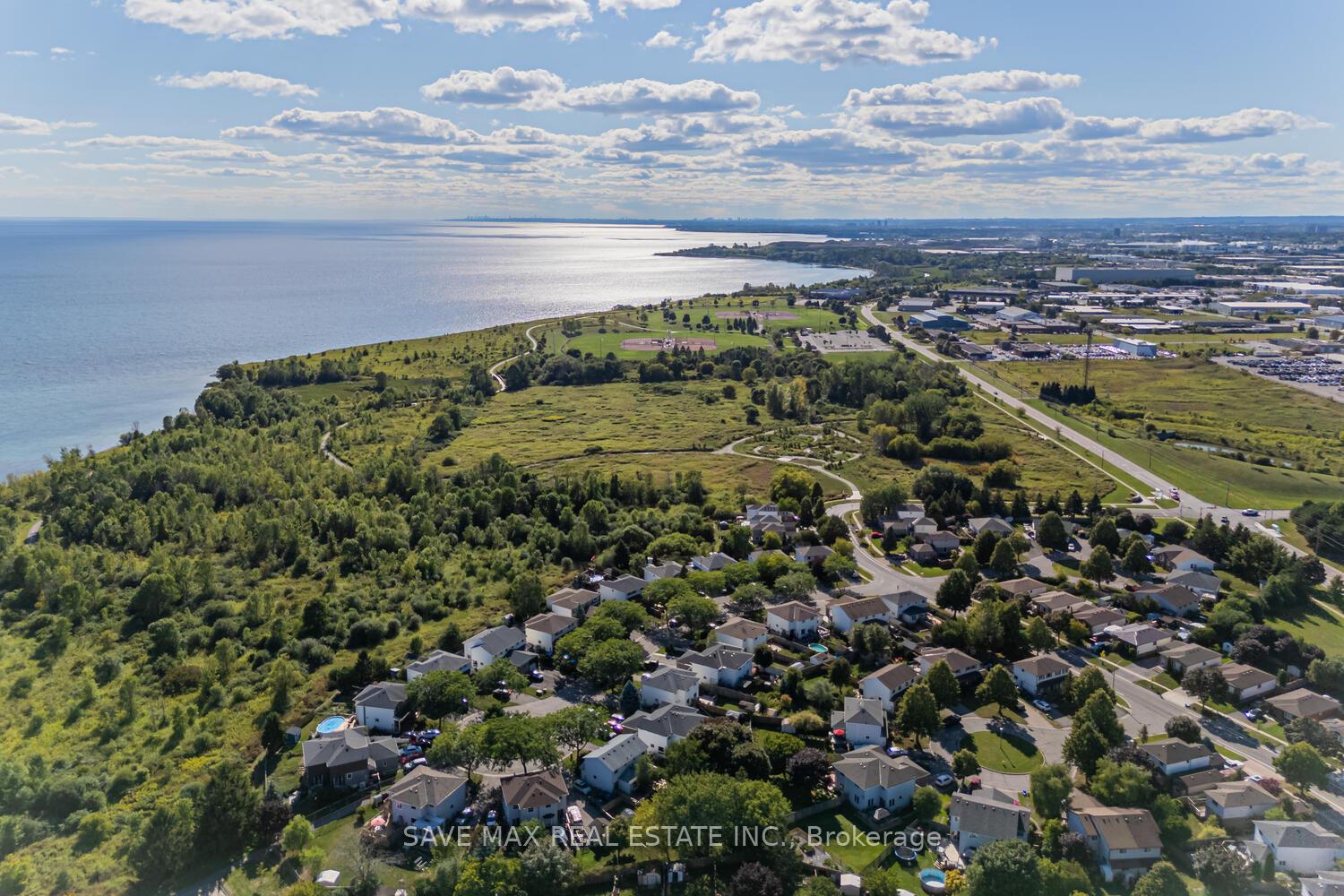 Photo 9 of 1058 Renaissance Drive, Oshawa, Lakeview — HOMEH
