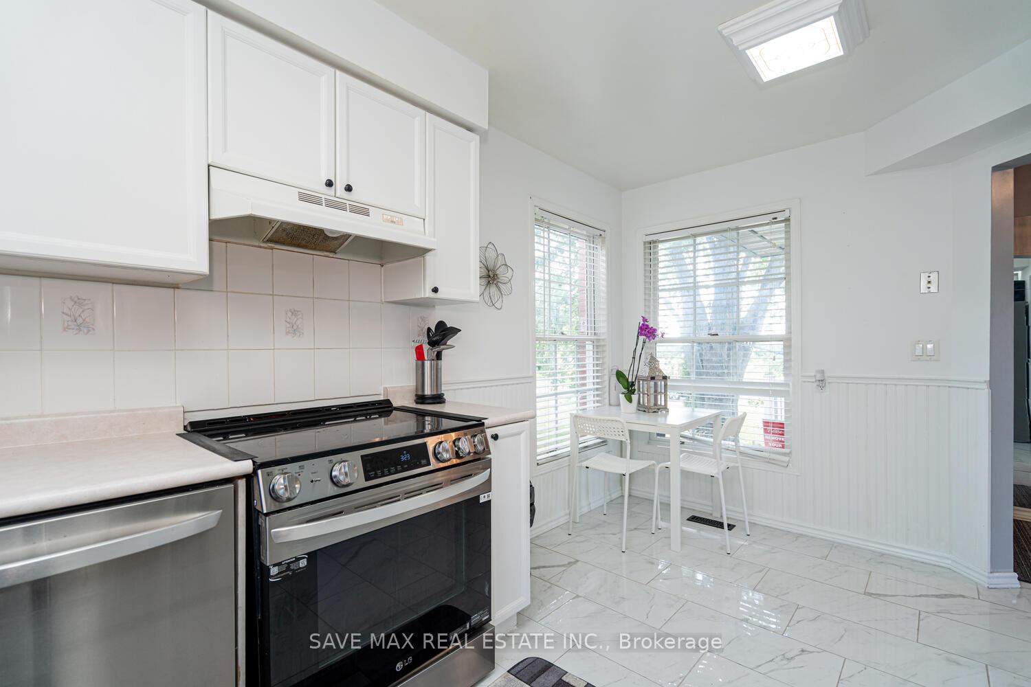 Photo 15 of 1058 Renaissance Drive, Oshawa, Lakeview — HOMEH