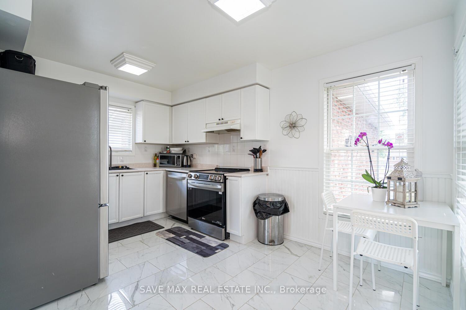 Photo 18 of 1058 Renaissance Drive, Oshawa, Lakeview — HOMEH