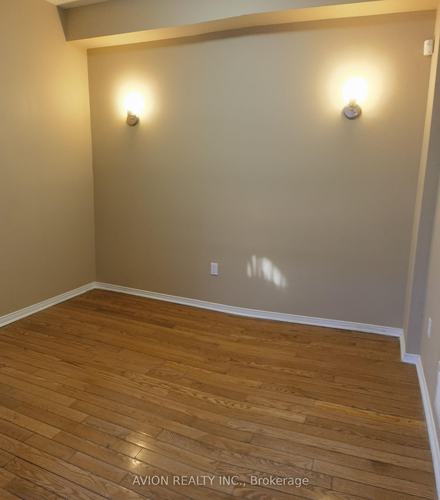 Photo 4 of 428 Bur Oak Avenue, Markham, Berczy — HOMEH