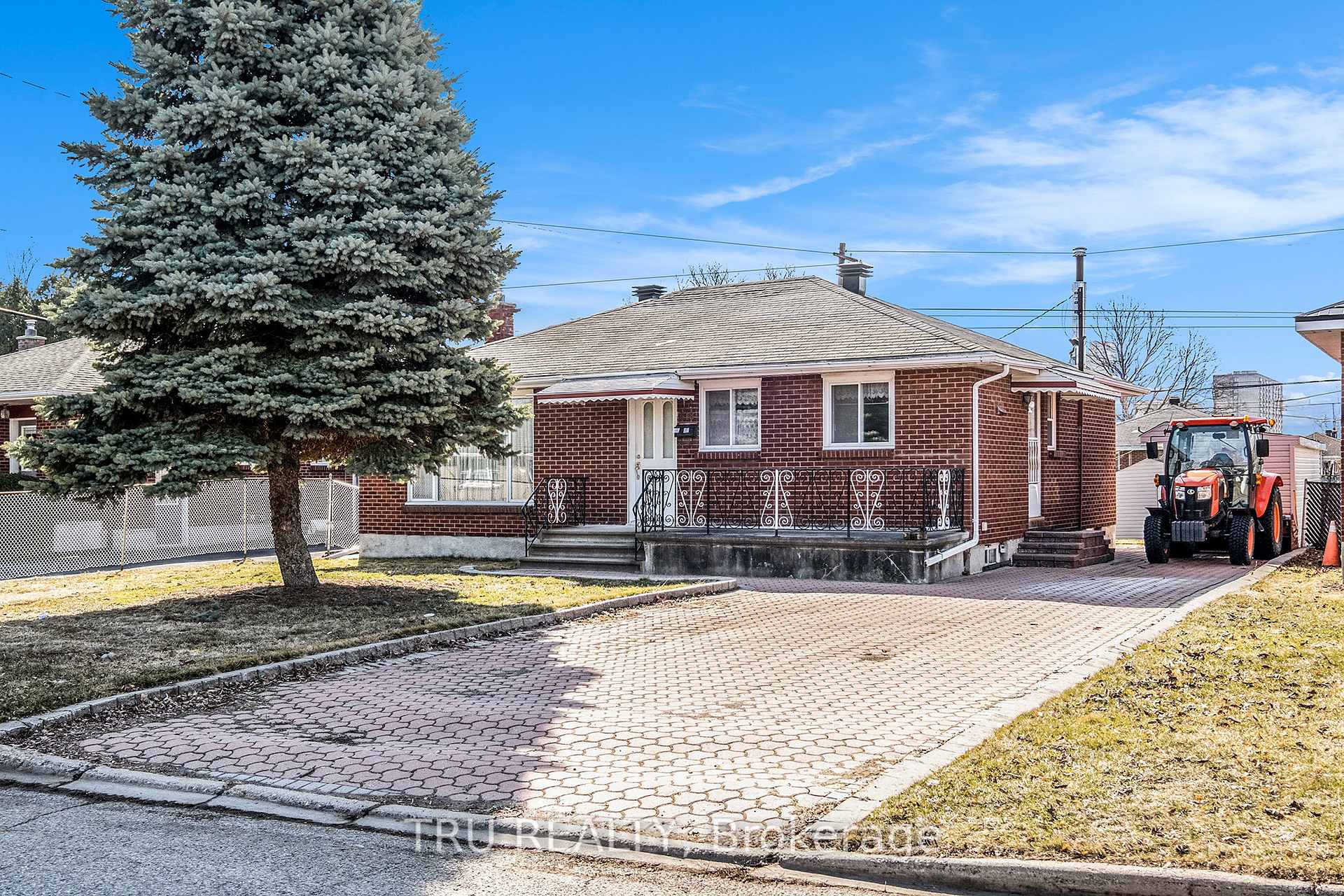 Photo 3 of 618 Mutual Street, Ottawa, Castle Heights/Rideau High — HOMEH