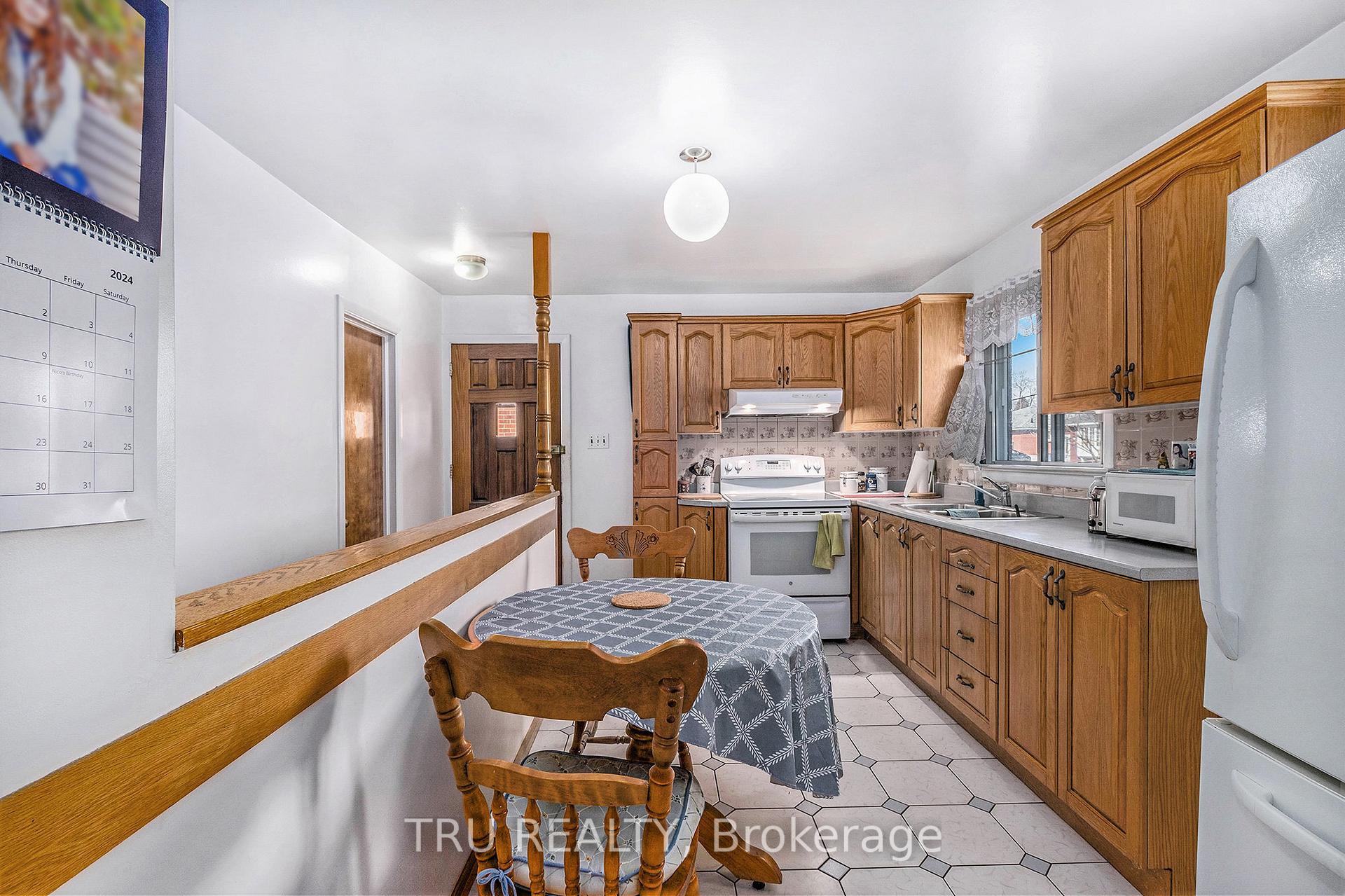 Photo 10 of 618 Mutual Street, Ottawa, Castle Heights/Rideau High — HOMEH