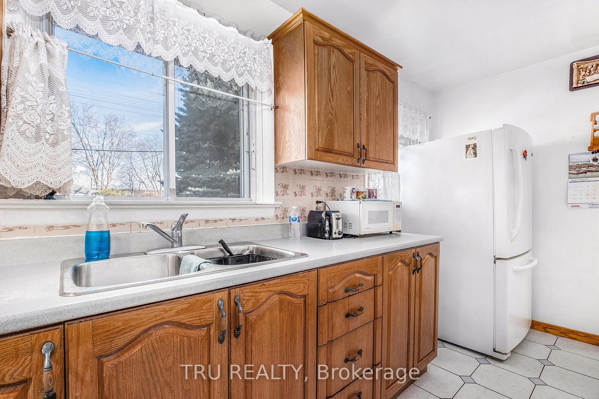 Photo 12 of 618 Mutual Street, Ottawa, Castle Heights/Rideau High — HOMEH
