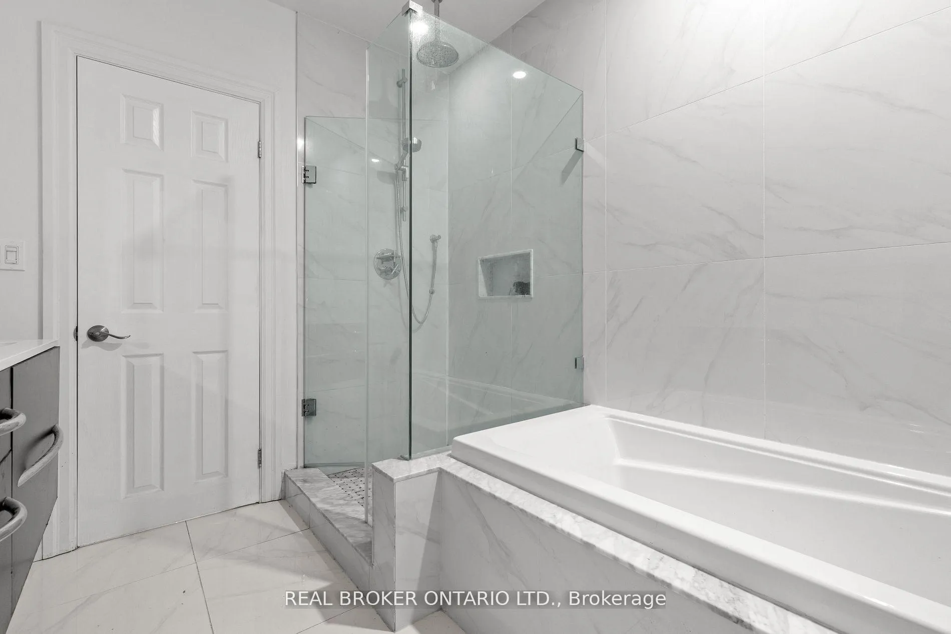Photo 32 of 272 Burk Street, Oshawa, Vanier — HOMEH