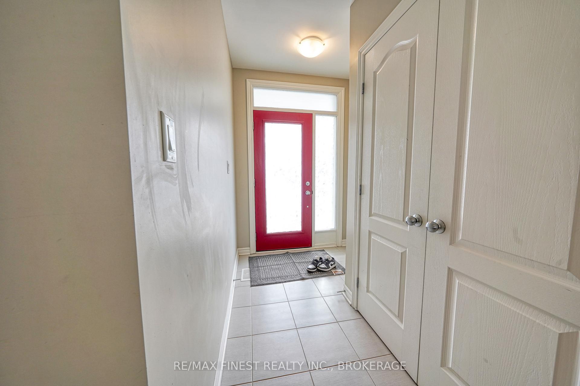 Photo 3 of 1088 Horizon Drive, Kingston, City Northwest — HOMEH