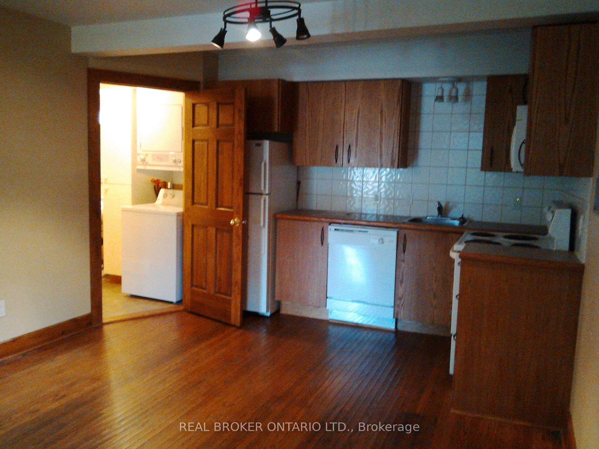 Photo 8 of 18 First Avenue, Orangeville — HOMEH