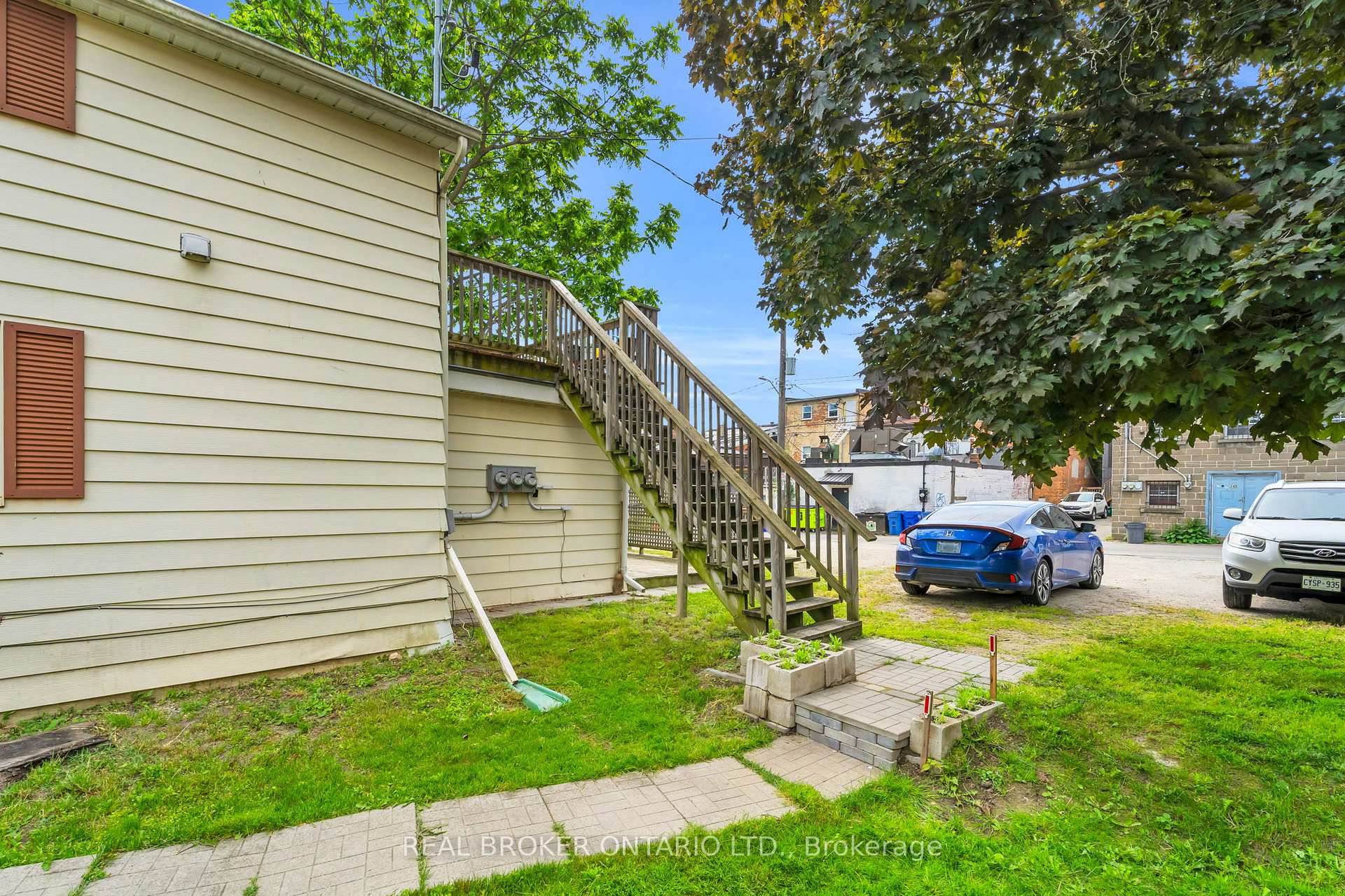Photo 12 of 18 First Avenue, Orangeville — HOMEH