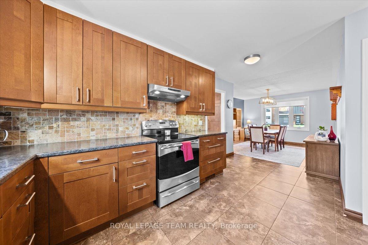 Photo 3 of 1633 Grey Nuns Drive, Ottawa, Convent Glen South — HOMEH