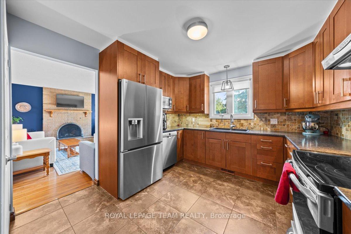 Photo 4 of 1633 Grey Nuns Drive, Ottawa, Convent Glen South — HOMEH