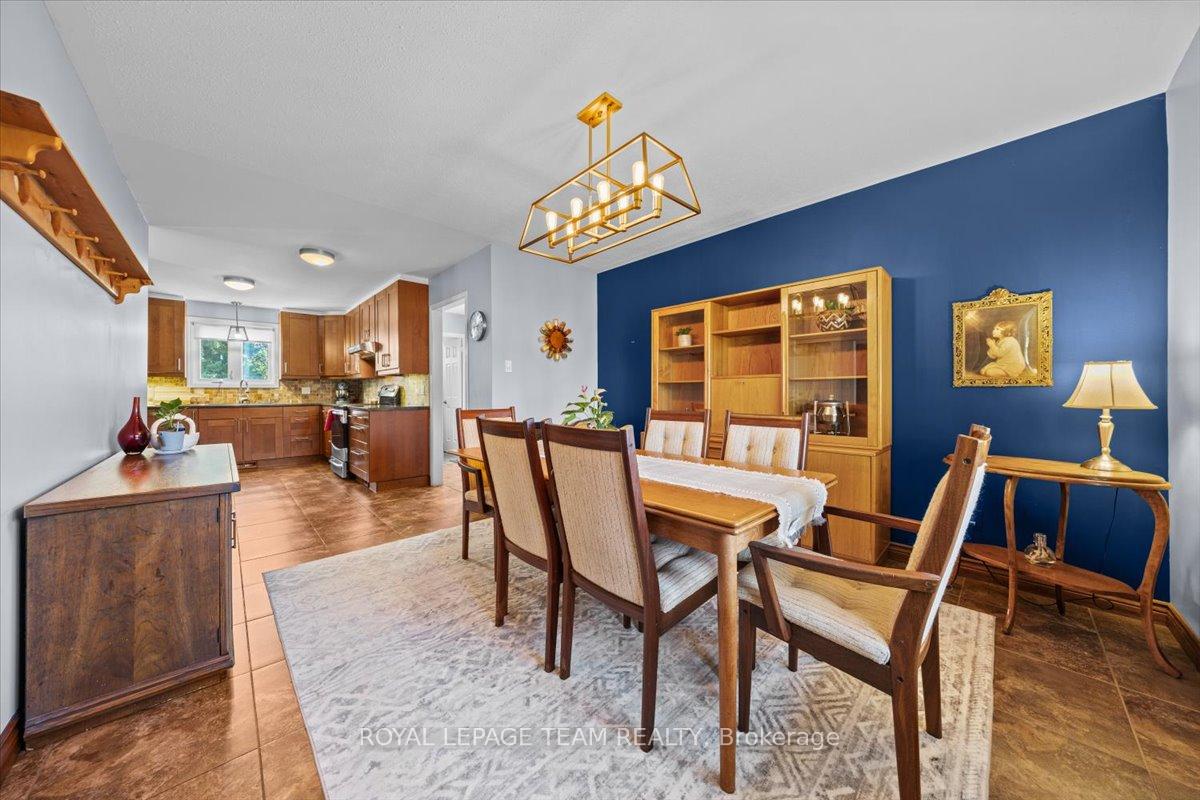 Photo 5 of 1633 Grey Nuns Drive, Ottawa, Convent Glen South — HOMEH