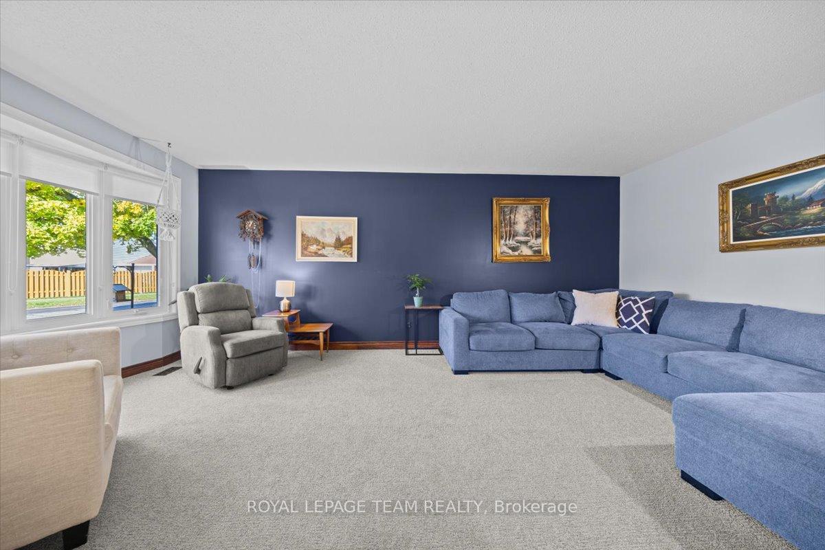 Photo 9 of 1633 Grey Nuns Drive, Ottawa, Convent Glen South — HOMEH