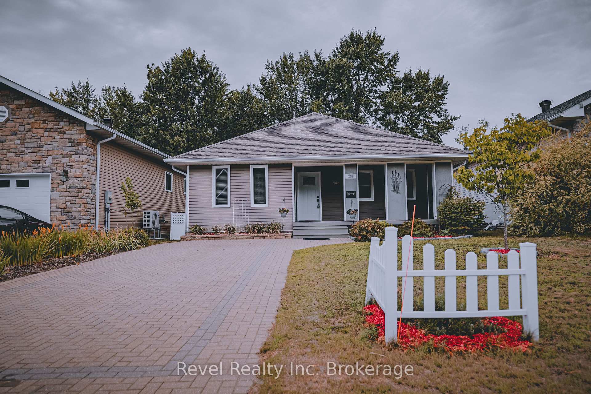 Photo 1 of 256 Thelma Avenue, North Bay, Ferris — HOMEH