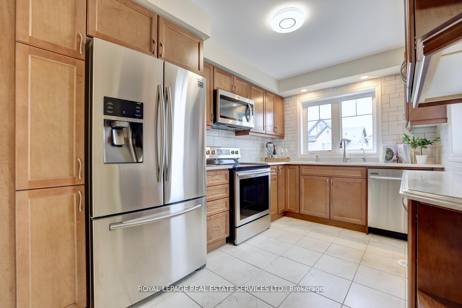 Photo 4 of 1234 Rose Way, Milton, Cobban — HOMEH
