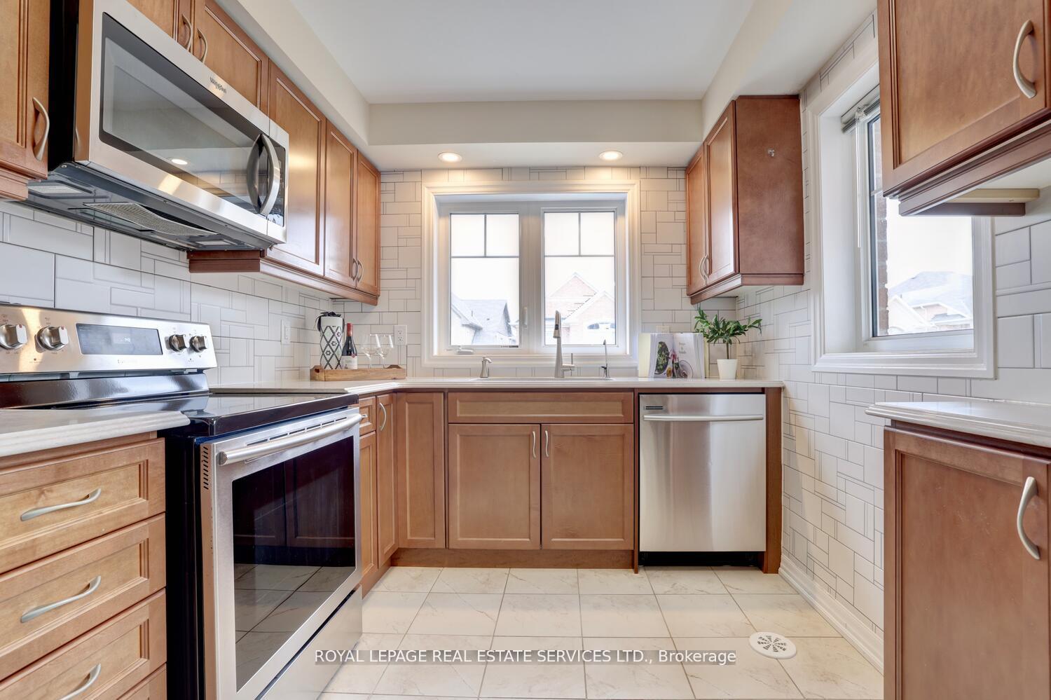 Photo 15 of 1234 Rose Way, Milton, Cobban — HOMEH